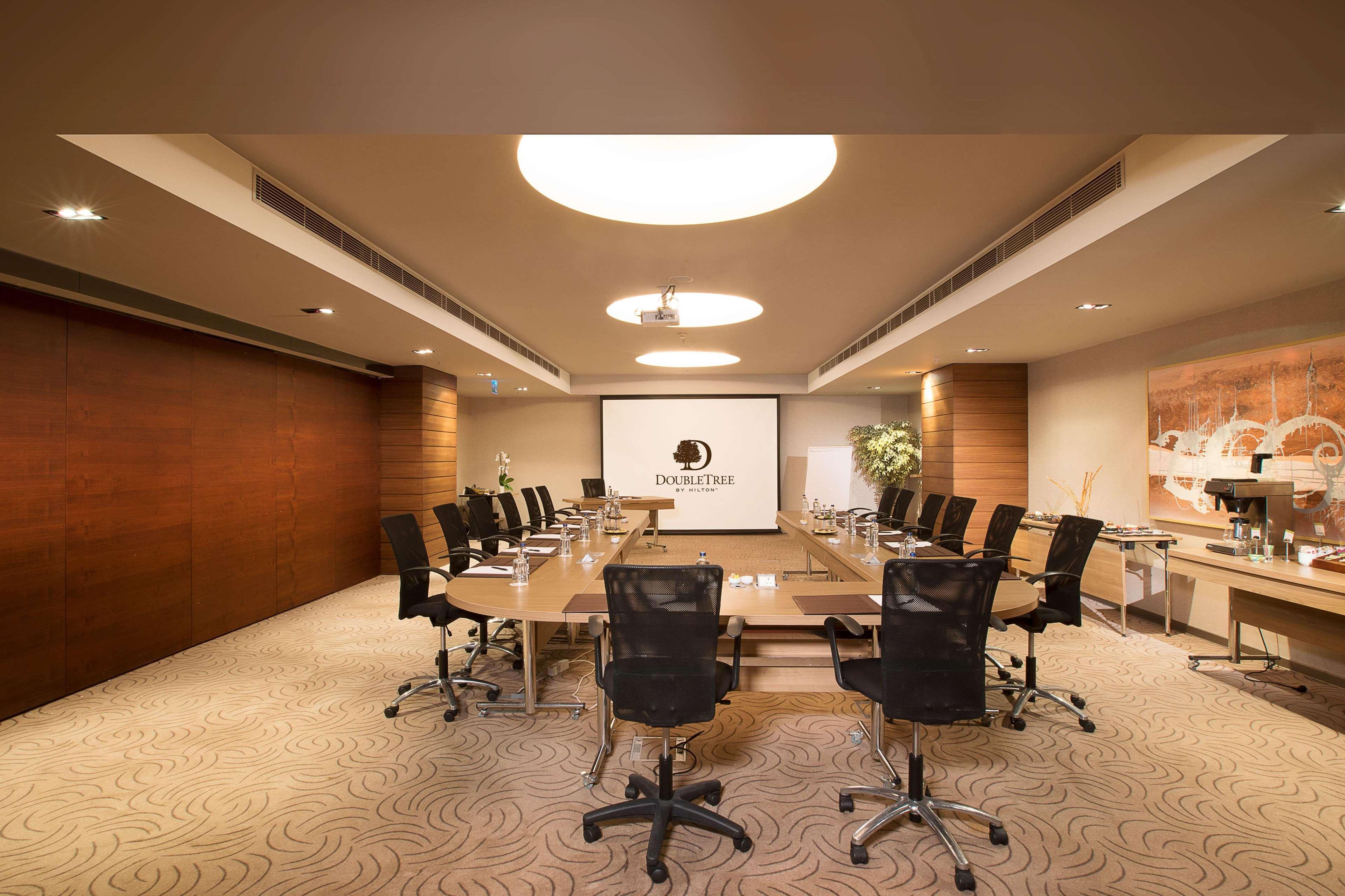 Hotel Doubletree By Hilton Istanbul - Old Town Exterior foto Meeting room at the hotel