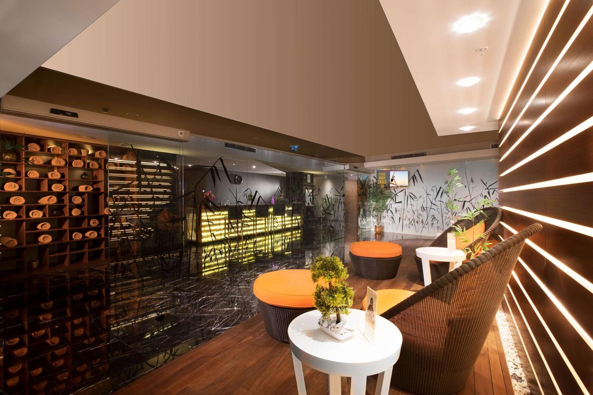 Hotel Doubletree By Hilton Istanbul - Old Town Exterior foto Wine Bar