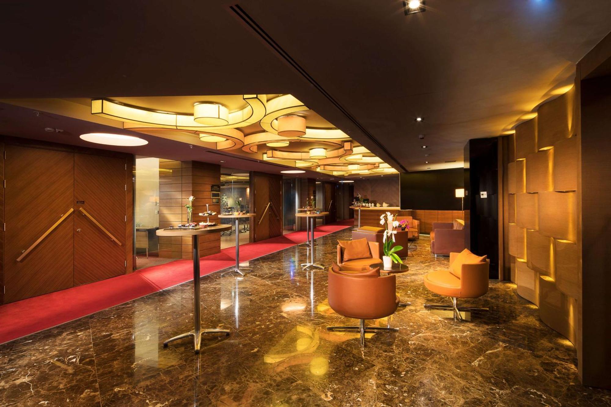 Hotel Doubletree By Hilton Istanbul - Old Town Exterior foto The lobby of the Ritz-Carlton, Singapore