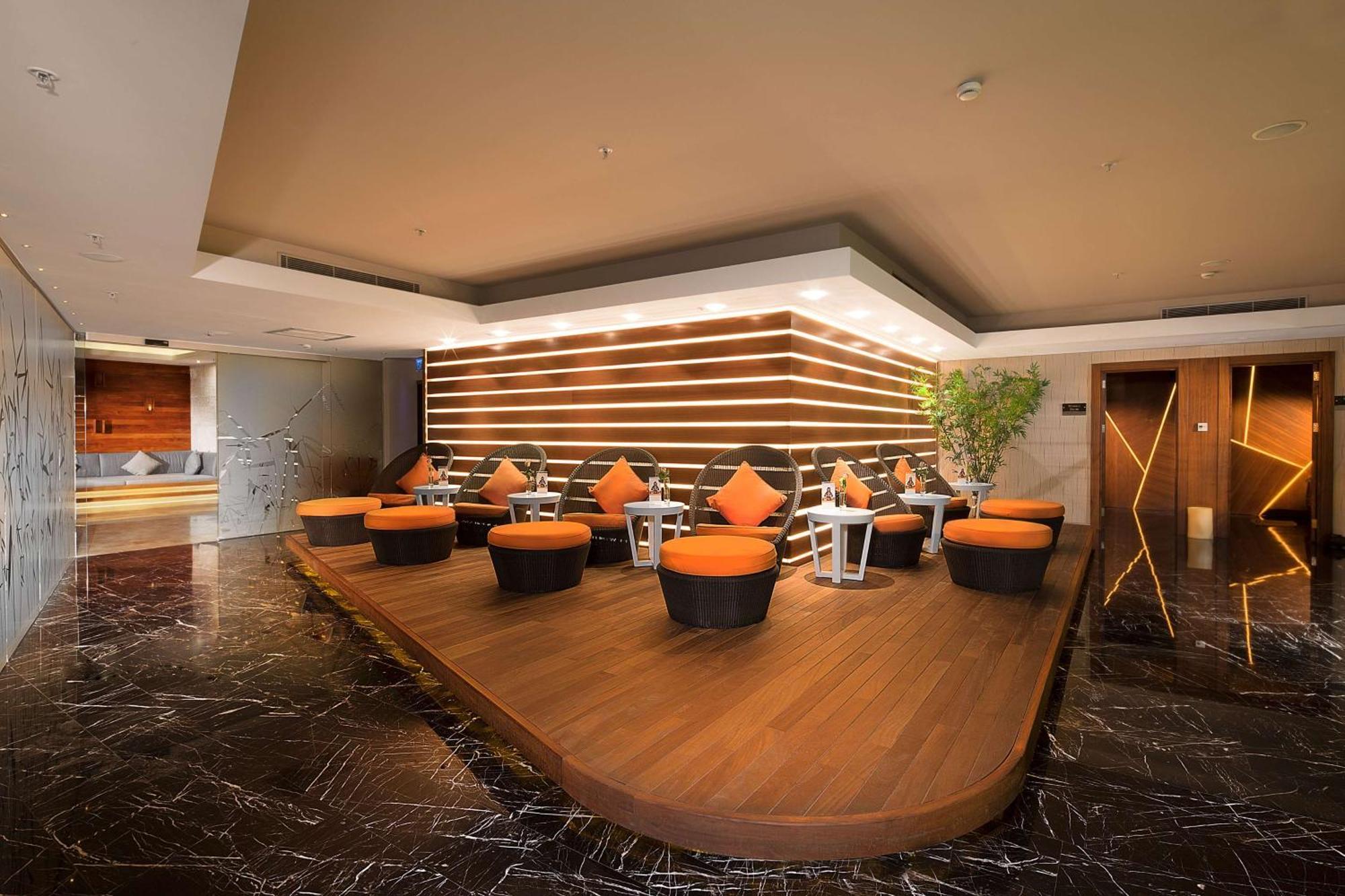 Hotel Doubletree By Hilton Istanbul - Old Town Exterior foto The lounge at KLIA