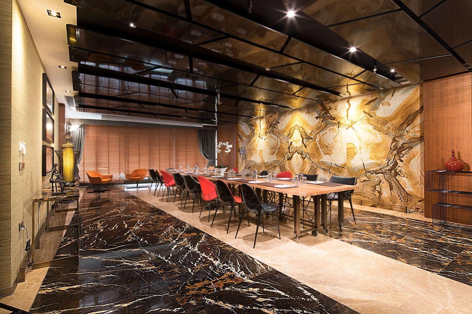 Hotel Doubletree By Hilton Istanbul - Old Town Exterior foto The interior of the restaurant