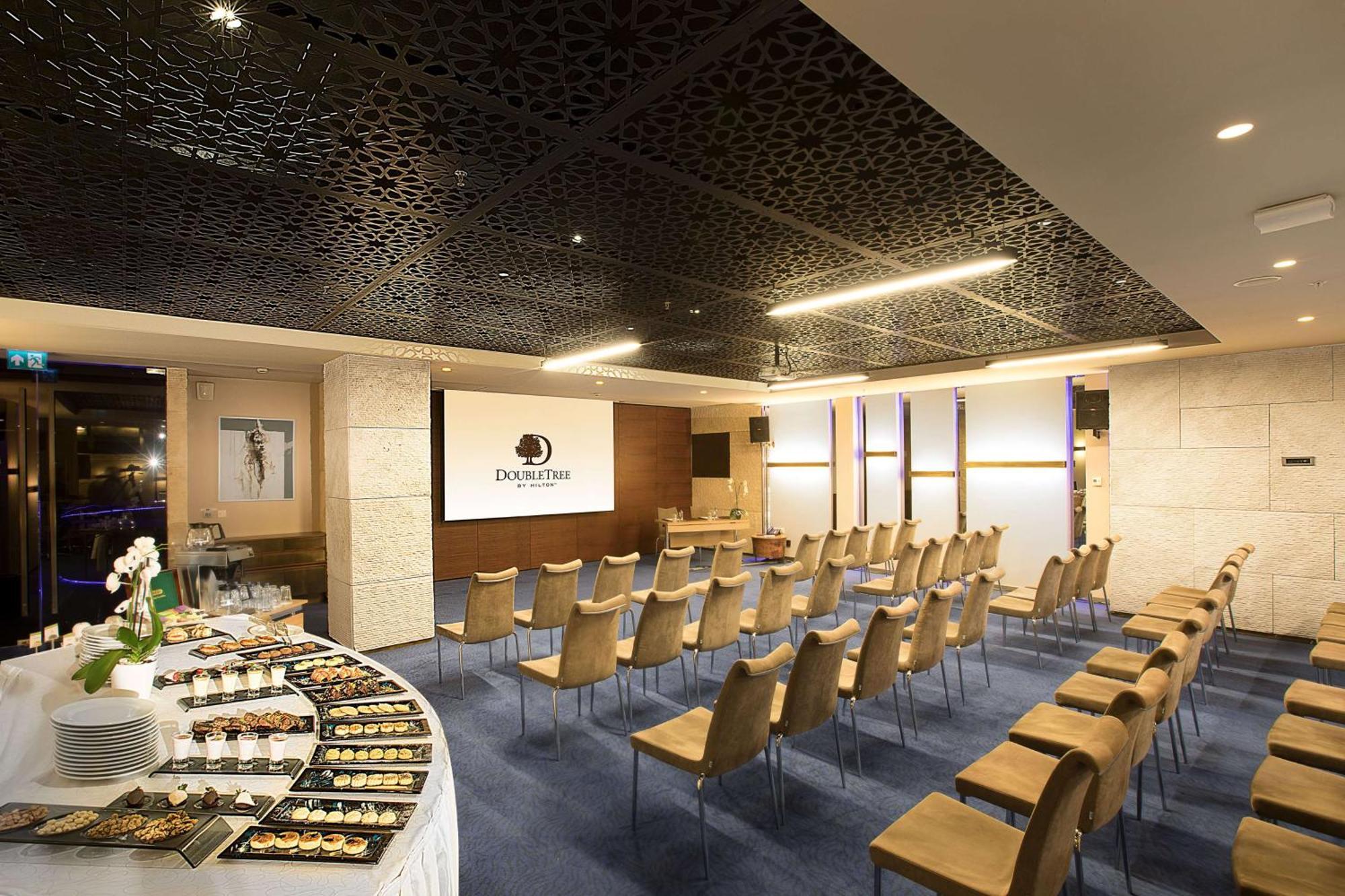 Hotel Doubletree By Hilton Istanbul - Old Town Exterior foto Meeting room