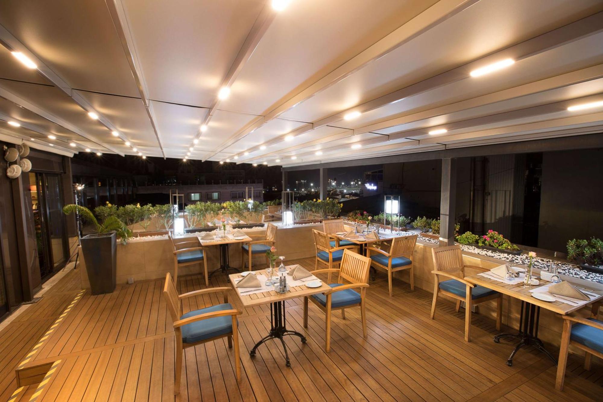 Hotel Doubletree By Hilton Istanbul - Old Town Exterior foto The restaurant