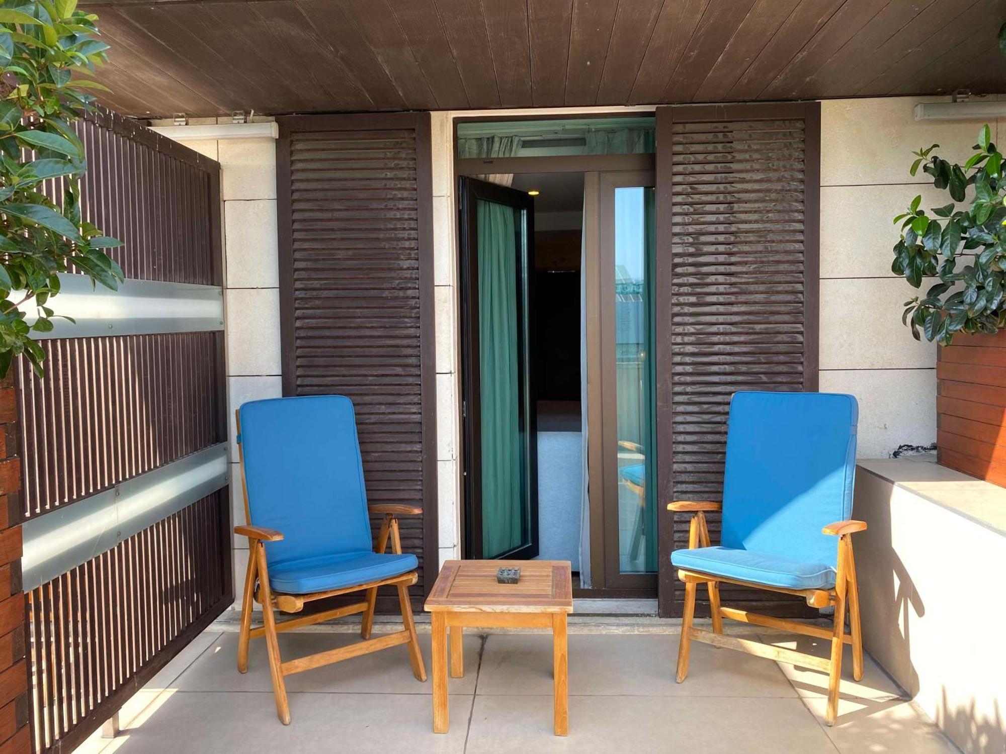 Hotel Doubletree By Hilton Istanbul - Old Town Exterior foto A balcony at the hotel