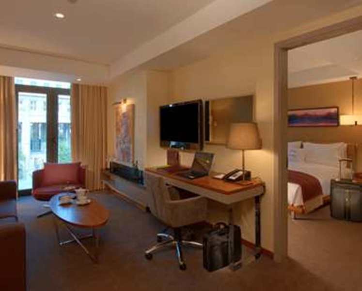 Hotel Doubletree By Hilton Istanbul - Old Town Exterior foto A suite at the hotel