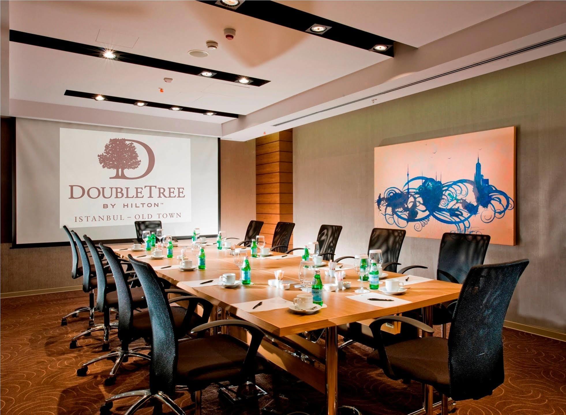 Hotel Doubletree By Hilton Istanbul - Old Town Facilidades foto Meeting room